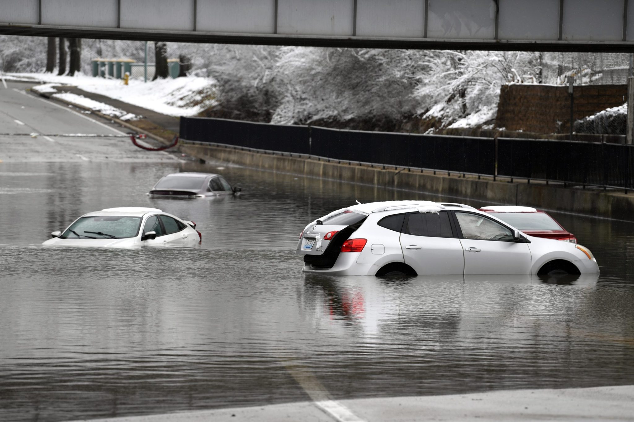 ‘Life-threatening cold’ predicted as polar vortex stretches across U.S. after deadly weekend flooding kills at least 10