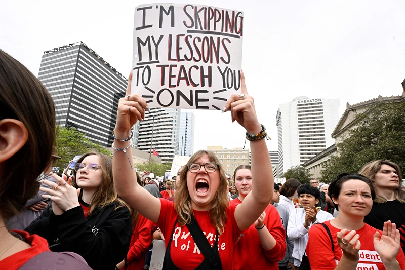 Poll: Women Who Identify As ‘Liberal’ Are The Most Likely To Feel Unsatisfied And Lonely