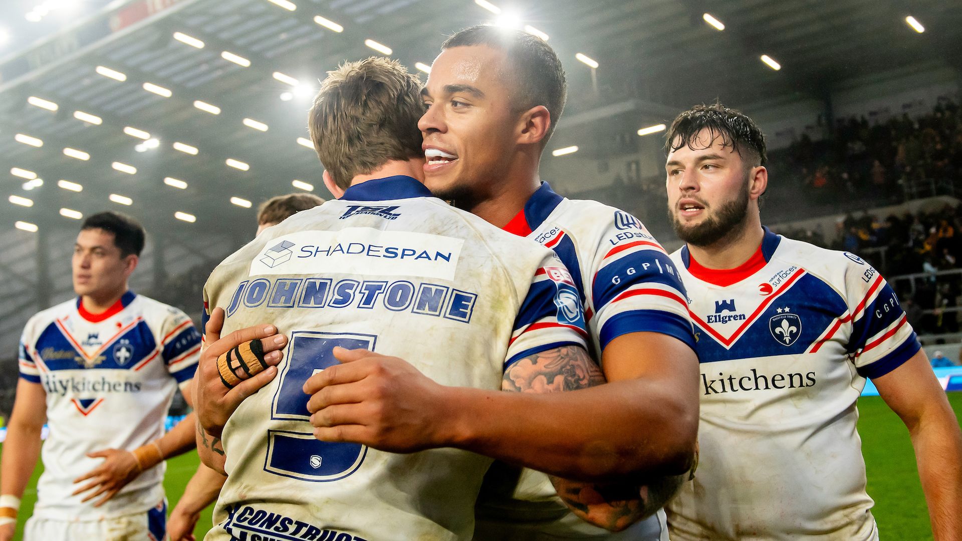 Wakefield battle to win over Leeds for perfect return to Super League